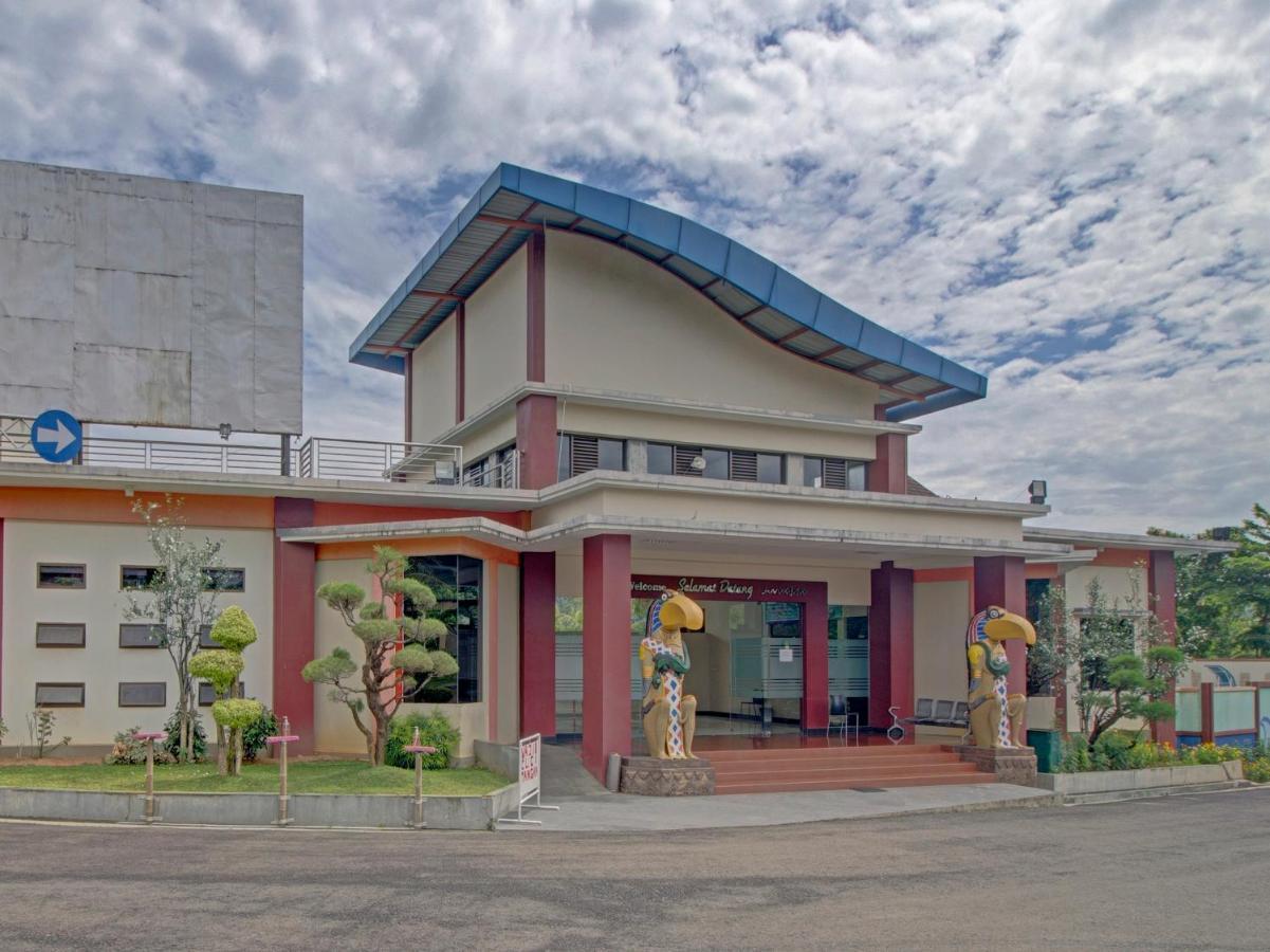 Oyo 89997 Hotel Bumi Kedaton Waterpark باندار لامبونغ المظهر الخارجي الصورة