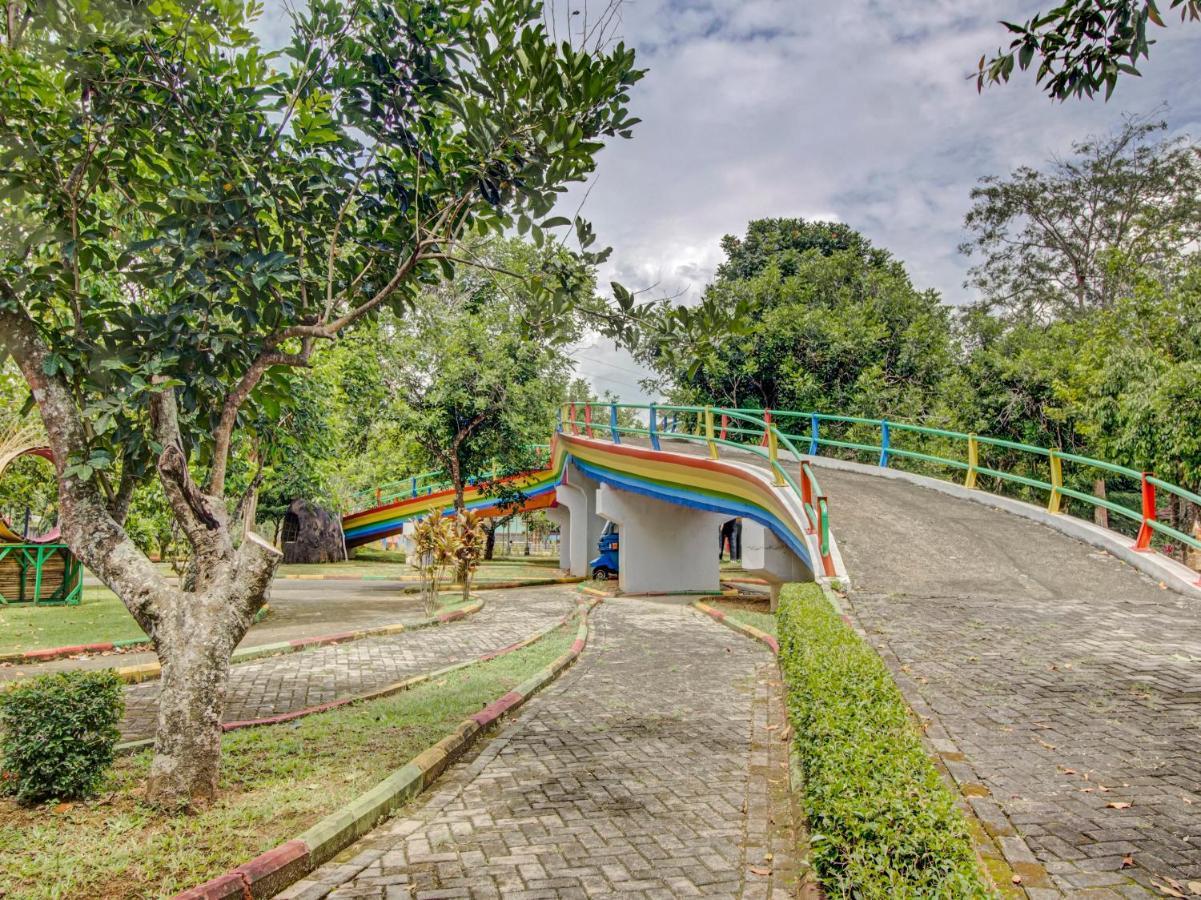 Oyo 89997 Hotel Bumi Kedaton Waterpark باندار لامبونغ المظهر الخارجي الصورة