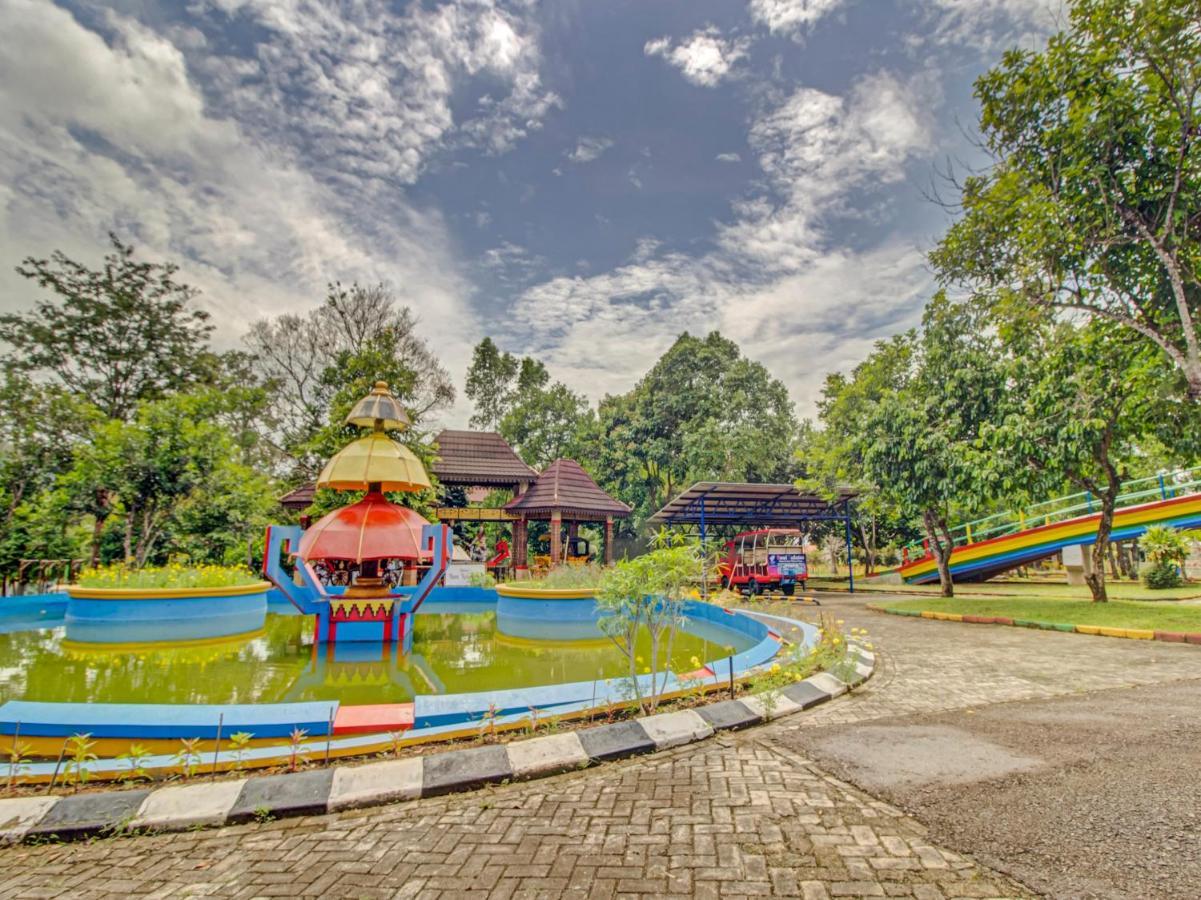 Oyo 89997 Hotel Bumi Kedaton Waterpark باندار لامبونغ المظهر الخارجي الصورة